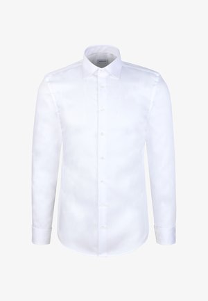 Hvid herreskjorte med lange ærmer, knapper foran og klassisk krave, vist mod en ensfarvet hvid baggrund.