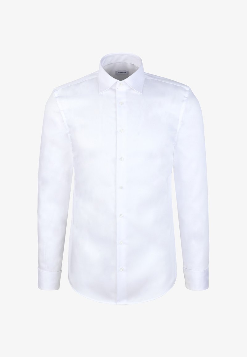 Biała męska koszula wizytowa z długim rękawem, zapinana na guziki z przodu i klasycznym kołnierzykiem, prezentowana na jednolitym białym tle.