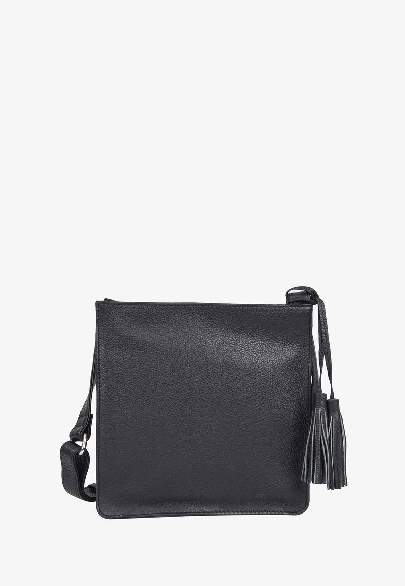 Borsa a tracolla in pelle nera con texture liscia, forma quadrata e un pon-pon decorativo sul lato. Dotata di una tracolla regolabile.
