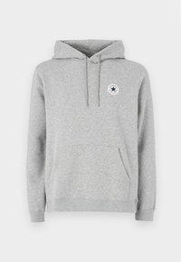 Grå hettegenser med lommer foran, ribbestrikkede mansjetter og et sirkulært logo med en stjerne. Laget av mykt stoff med en jevn tekstur.