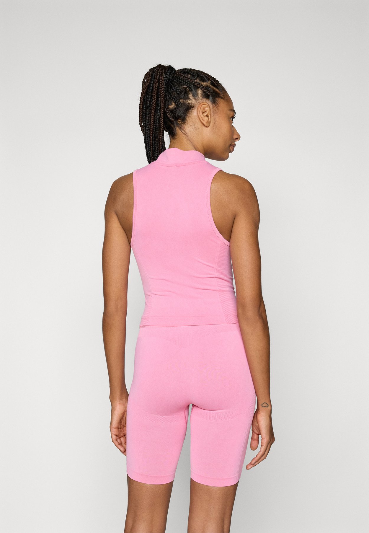 VANISH SEAMLESS WASHED