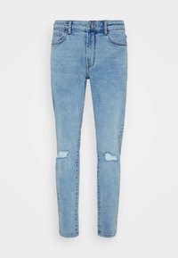 Ljusblå denimjeans med slim fit, med slitna knäskärningar och femficksdesign. Klassisk knapp- och dragkedjestängning.