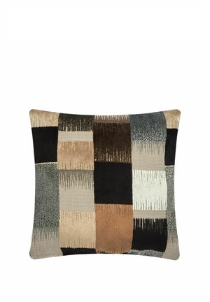 Rechteckiges Kissen mit Patchwork-Design in Schwarz, Braun, Beige, Grau und Cremefarben mit strukturiertem, vertikal gestreiftem Muster.