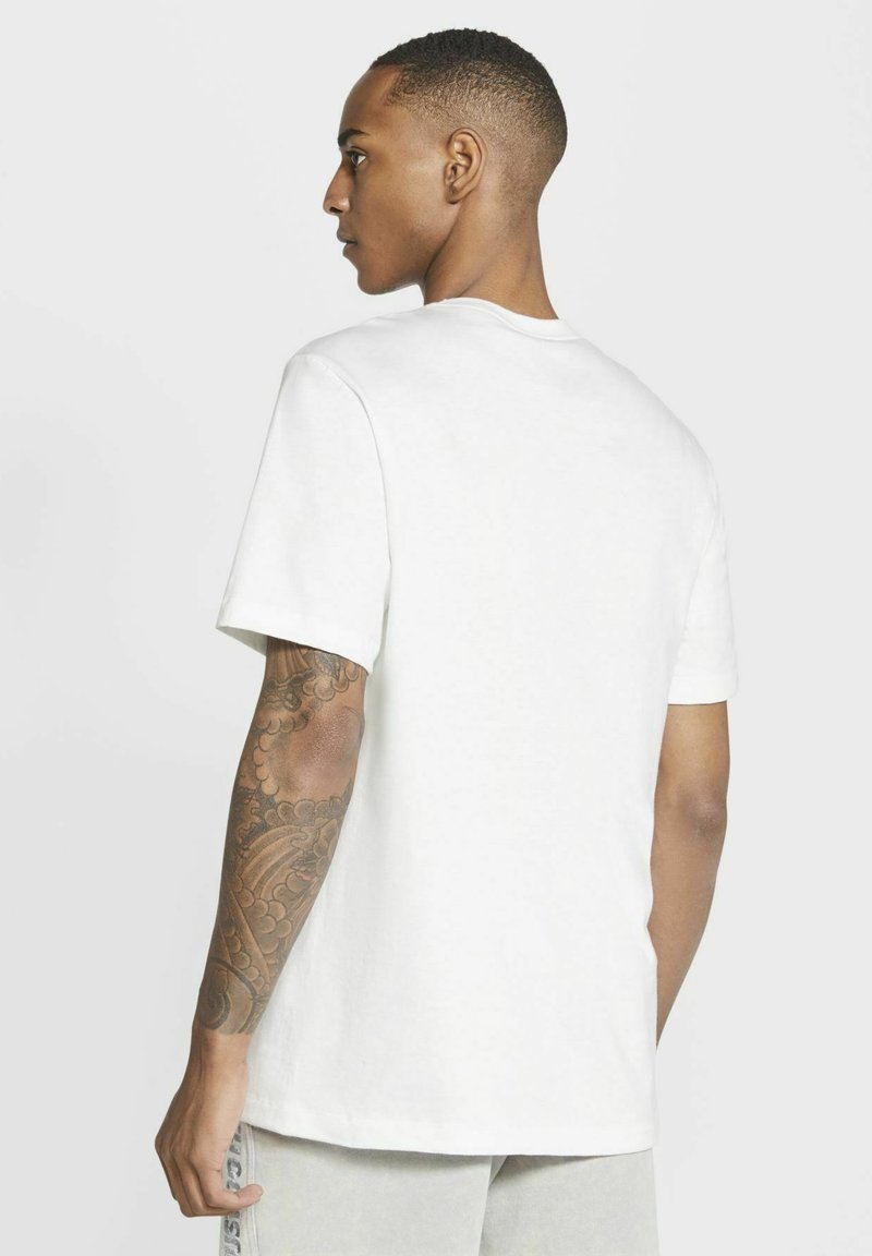 Herren T-Shirts basic | Nike Sportswear T-Shirt print white/weiß - SI18476 Herren T-Shirts basic | Nike Sportswear T-Shirt print white/weiß - SI18476