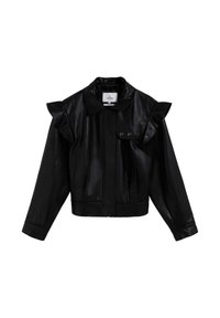 Chaqueta de cuero sintético negra con hombros con volantes, cuello vuelto y cremallera frontal con dos botones decorativos. Textura suave y diseño corto.