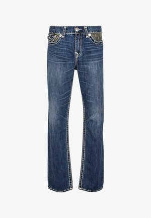 Denim jeans v temno modri barvi, s ravno krojem, belimi šivi in podrobnimi okrasnimi žepi. Klasična zasnova s petimi žepi.