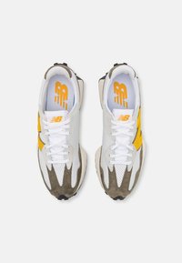 New Balance MS327 UNISEX - Sapatilhas - munsell white