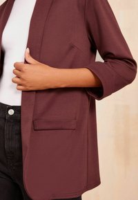 Friends Like These EDGE TO EDGE PONTE - REGULAR FIT - Blejzer - purple