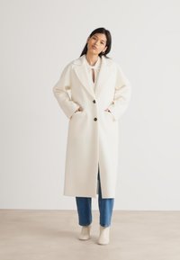 Marc Cain Manteau classique - bright ecru