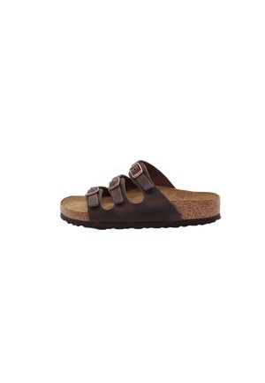 Sandalo in pelle marrone con tre fibbie regolabili, plantare in sughero e suola testurizzata. Presenta un profilo piatto e un design aperto.