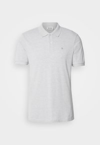 Siva polo majica od pamuka, s klasičnom kragnom, dva dugmeta na prednjem dijelu i malim izvezenim logom na lijevoj strani grudi.