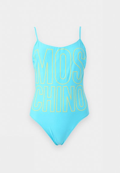 Φωτεινό μπλε ολόσωμο μαγιό με λεπτές τιράντες και μεγάλο κίτρινο περίγραμμα με την επιγραφή «MOSCHINO» μπροστά.