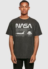 ABSOLUTE CULT - NASA-SPACE SHUTTLE PROGRAM ACID WASHED OV - Camiseta estampada - black Imagen en miniatura 1