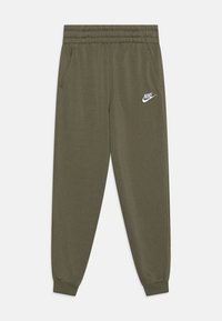 Calças de treino Nike verde oliva feitas de tecido macio, com um cós elástico, bolsos laterais e um logo Nike branco na coxa esquerda.
