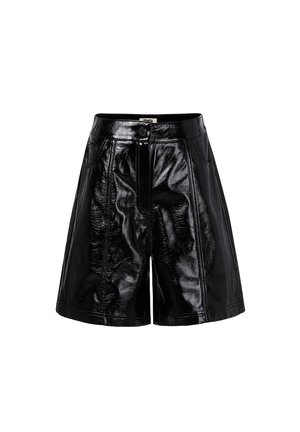 Zwarte hoge taille shorts van gepatenteerd leer met een knoopsluiting aan de voorkant, ritssluiting en gestikte paneeldetails.
