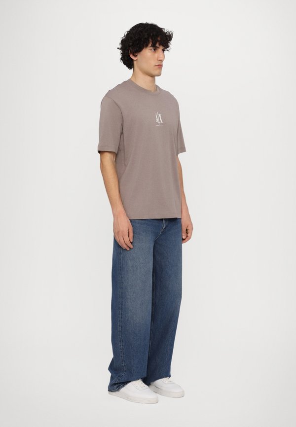 Basic T-shirt - driftwood3