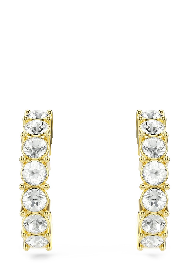 Guldpläterade hängörhängen prydda med sju stora runda klara ädelstenar på varje örhänge, uppställda mot en vit bakgrund.