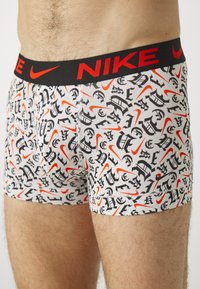 Nike Underwear ESSENTIAL TRUNK 3 PACK - Boxers - white/black/picante red
