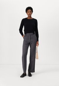 Repeat Pulover - black