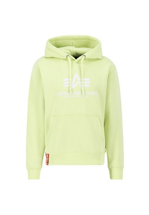 Sudadera verde claro hecha de un material suave, con un bolsillo tipo canguro, capucha con cordón y un logo blanco que presenta tres rayas en la parte frontal.