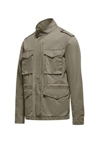 Giacca khaki con collo alto, quattro tasche frontali e dettagli in bottone sulle spalle. Realizzata in tessuto leggero con una vestibilità rilassata.