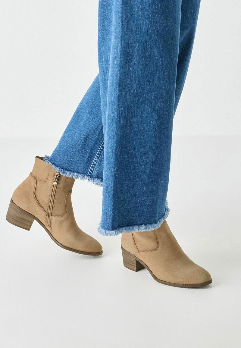 Tamaris Botines bajos - beige