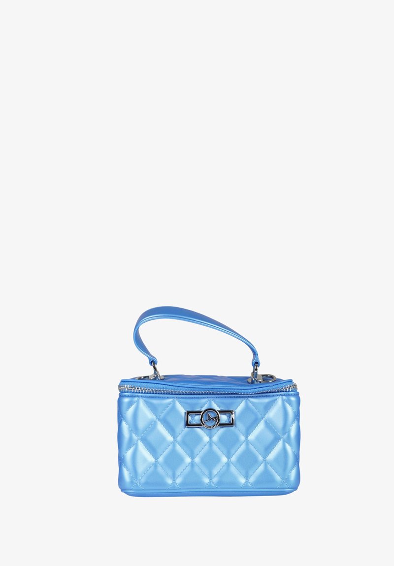 Petit sac à main rectangulaire matelassé bleu clair avec une fermeture éclair sur le dessus et une poignée courte unique.