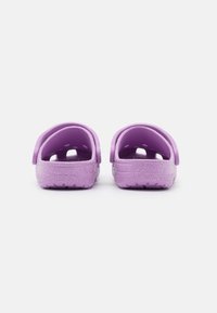 Crocs CLASSIC GLITTER - Tamancos - orchid