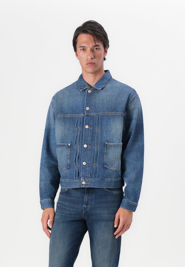 PLEATED TRUCKER JACKET - Denim jacket - denim medium2
