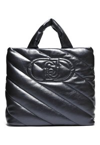 Borsa tote nera in pelle trapuntata con cuciture diagonali, manici morbidi imbottiti e logo circolare in rilievo sul davanti.