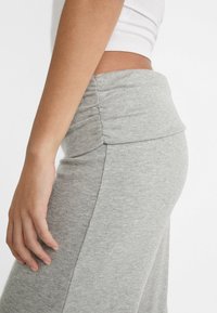 Stradivarius WIDE-WITH FOLD-DOWN WAIST - Nohavice - grey