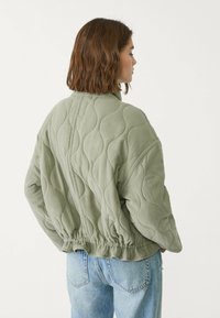 Stradivarius Übergangsjacke - khaki