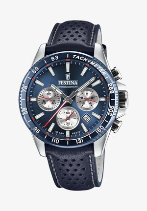 Reloj cronógrafo con correa de cuero azul marino, esfera azul, subesferas plateadas, marcadores luminosos, bisel taquimétrico, ventana de fecha y caja de acero inoxidable.