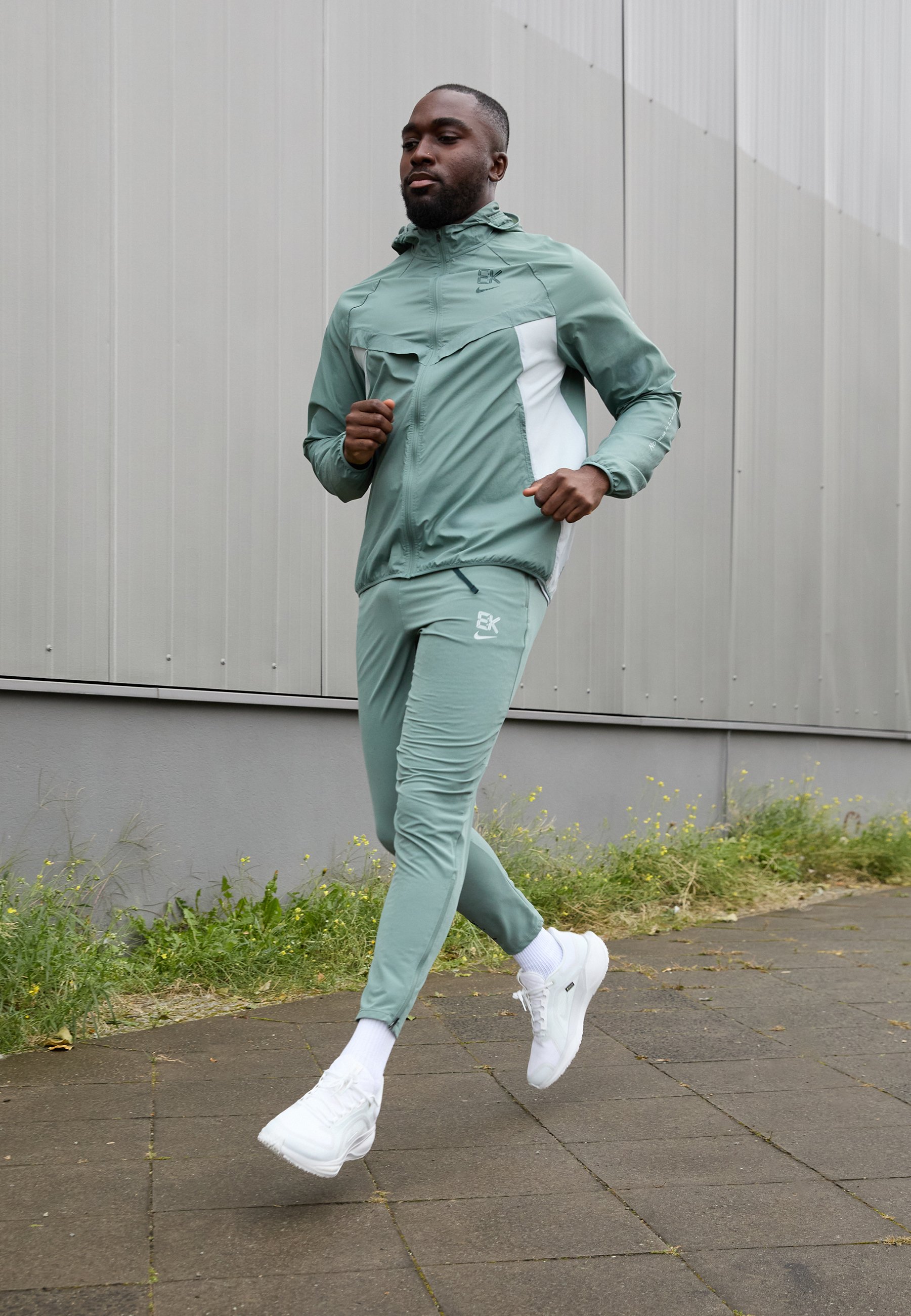 Nike Performance STRIDE JACKET EK - Running jacket - light silver