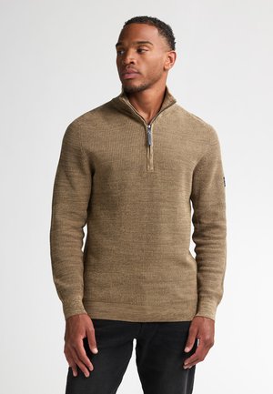 Khaki Zip-Kragen-Pullover, strukturiertes Strickmaterial, lange Ärmel, gerippte Bündchen und Saum, mit einem silbernen Reißverschluss und einem Logodetail am Ärmel.
