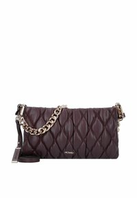 Gequiltete burgunderfarbene Lederhandtasche mit einer goldenen Kettenriemen und einem abnehmbaren Schulterriemen. Besitzt ein strukturiertes Muster und ein Logo-Detail.