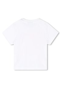 T-shirt bianco a maniche corte realizzato in cotone. Scollo rotondo semplice con texture liscia. Nessuna stampa o accento sul retro.