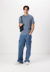 Lyle & Scott Basic póló - mist blue