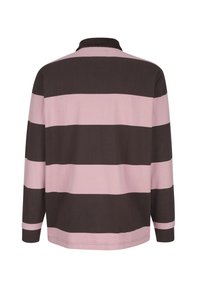 Langarm-Polohemd mit horizontalen Streifen in Dunkelbraun und Hellrosa. Aus Baumwolle gefertigt, mit klassischem Kragen und weicher Textur.