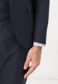 Isaac Dewhirst THE FASHION NOTCH SUIT SLIM - Anzug - navy