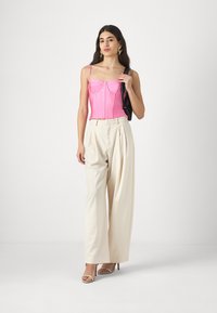 Good American COMPRESSION SHINE CORSET - Top - sorority pink