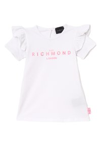 T-shirt bianca a maniche corte con maniche arricciate, con la scritta "JOHN RICHMOND LONDON" in rosa. Include un'etichetta in tessuto sul lato.