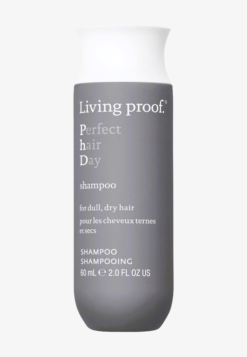 Flacon de shampooing Living Proof Perfect Hair Day pour cheveux ternes et secs, 60 ml, avec étiquette grise et bouchon à clapet blanc.