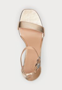 Lauren Ralph Lauren LOGAN METALLIC NAPPA LEATHER SANDAL - Sandálias - platinum