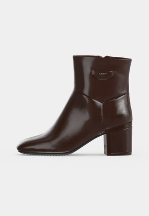 DKNY, KENDRA - Bottines - sangria