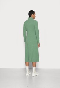 Samsøe Samsøe AMARISTA T NECK DRESS  - Vestido de malha - dark ivy