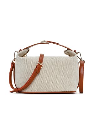 Prostokątna beżowa torba na ramię z tkaniny z brązowymi regulowanymi skórzanymi paskami, złotymi klamrami i odpinanym metalowym okuciem na białym tle.