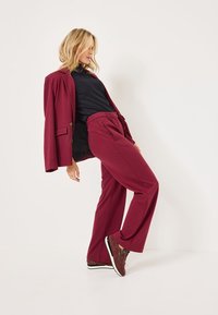 Tamaris COMFORT   - Sneakers low - merlot