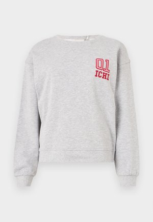 Harmaa collegepaita, jossa on pitkät hihat, pyöreä pääntie ja ribbaus hihansuissa; vasemmassa rinnassa on punaisella brodeerattu "01" ja "ICHI".