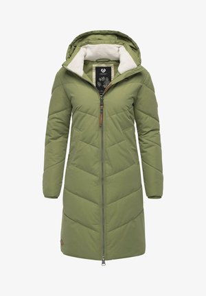 Olivgrön, lång puffjacka med dragkedja fram, vadderad design och en huva med fuskpäls. Har sidofickor och bruna läderdetaljer.